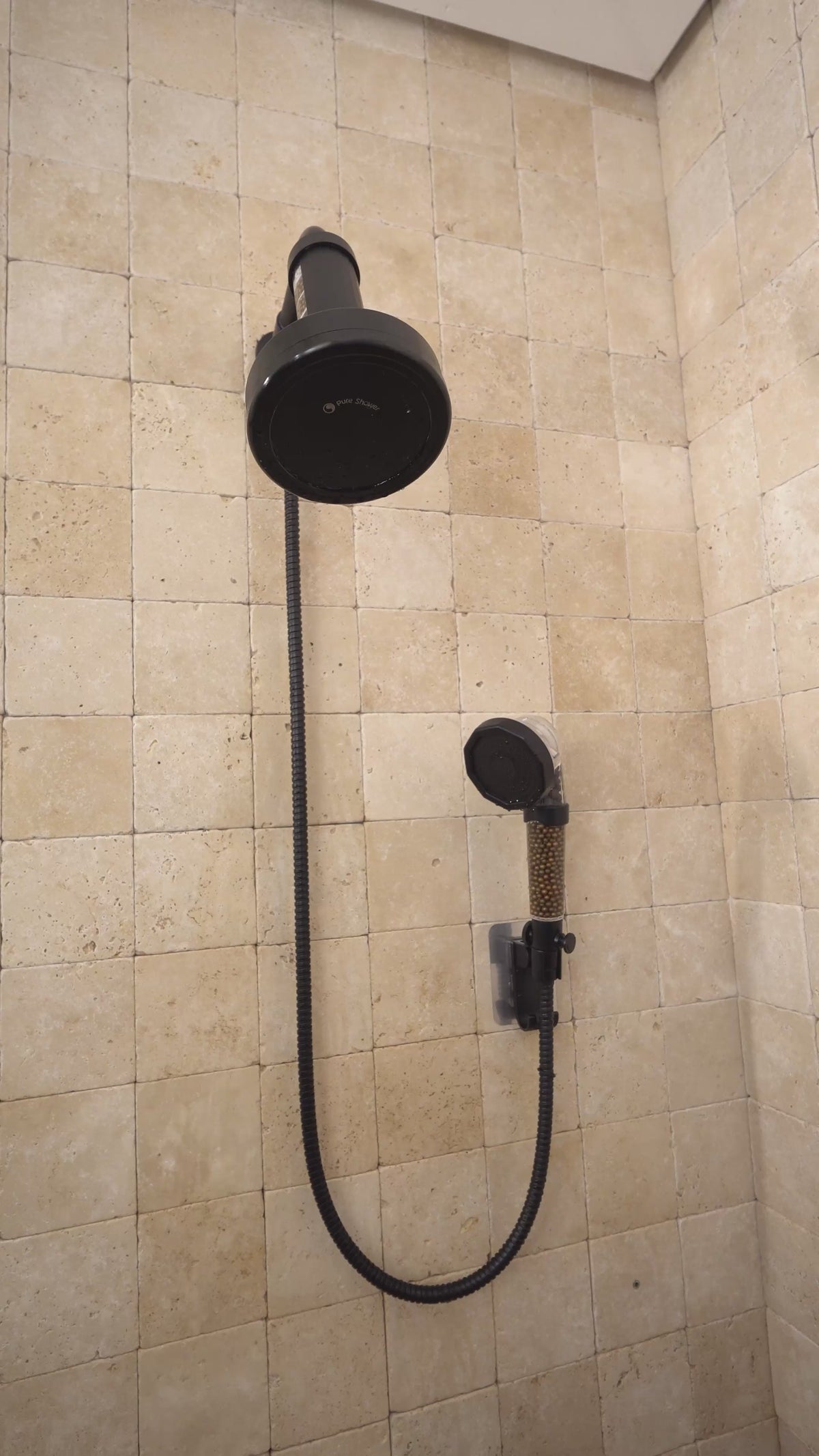 Pure Shower Black em funcionamento