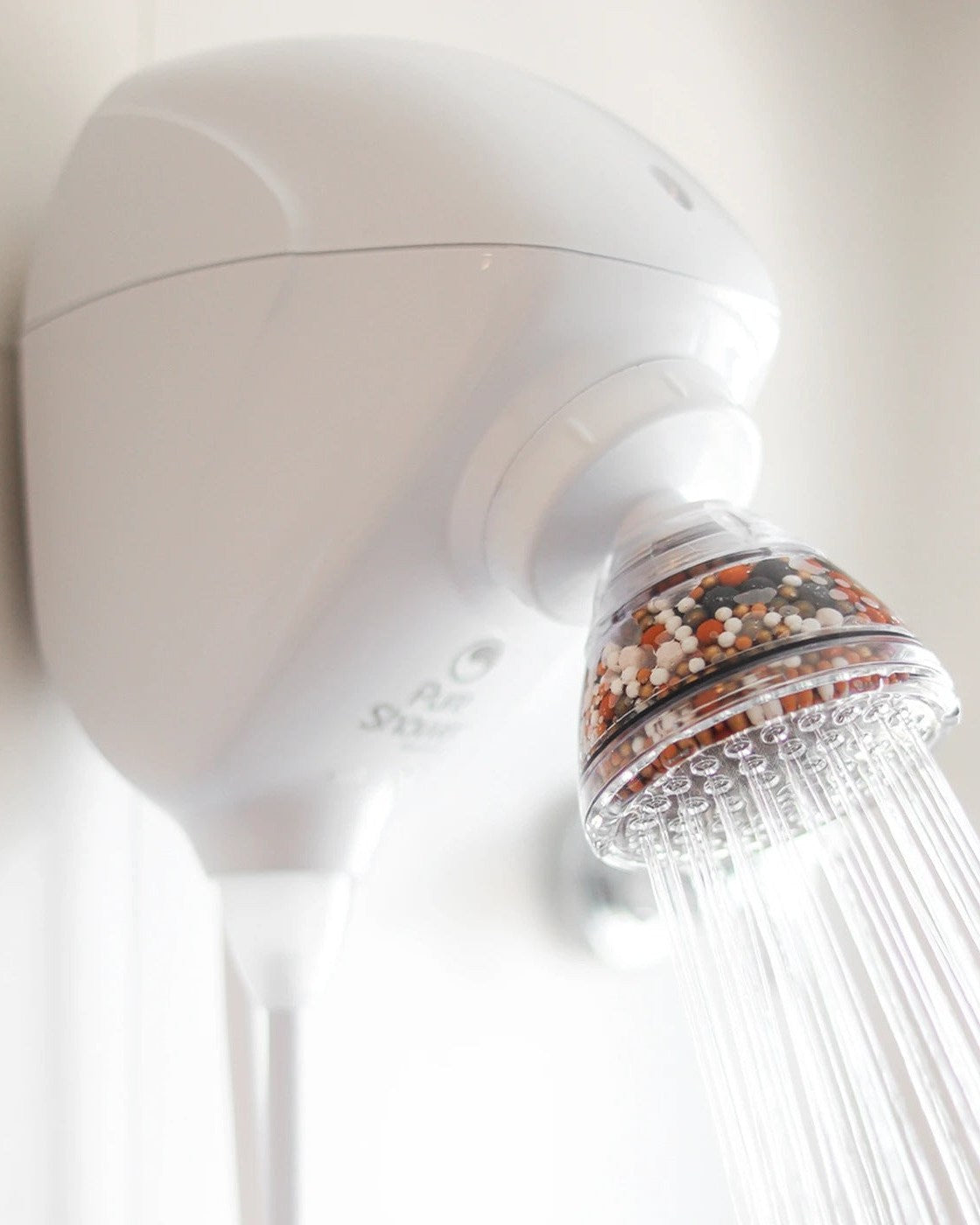 Pure Shower Electronic jorrando agua, foto real
